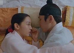 Shin Hye Sun nổi máu "dê già", lập mưu hốt trọn phi tần của "anh hoàng" Kim Jung Hyun ở Mr. Queen tập 10