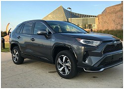 Toyota RAV4 bỏ xa Honda CR-V về doanh số