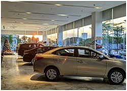 Showroom ôtô vắng khách mùa trước Tết