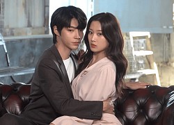 "Bad boy" Hwang In Yeop ngại ngùng thấy cưng khi "đè ngửa" ôm ấp Moon Ga Young ở hậu trường True Beauty