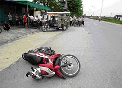 Băng qua ngã tư, nữ tài xế đâm văng người đàn ông chạy xe máy: Nguyên nhân gây tranh cãi