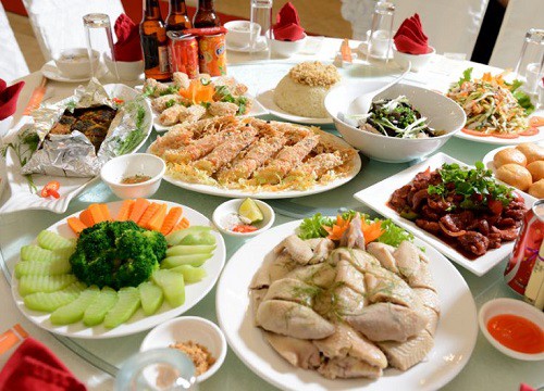 Chiếc menu tiệc cưới "bắt trend" không sót trào lưu nào khiến dân tình phải trầm trồ thán phục về độ sáng tạo