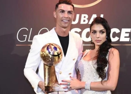 Cristiano Ronaldo và bạn gái siêu mẫu khiến fan 'lóa mắt' khi sở hữu bộ sưu tập kim cương 'khủng'