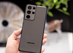 Cùng là điện thoại màu đen nhưng Samsung biết cách miêu tả Galaxy S21 hay hơn cả 'văn mẫu'