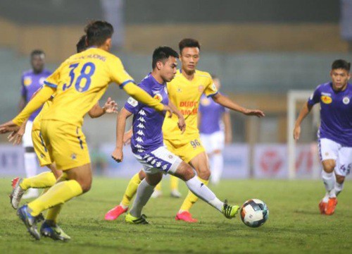 Hà Nội FC ngán sân Thiên Trường, hòa Nam Định cũng hài lòng