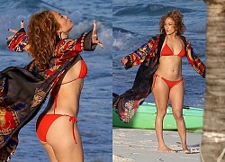 Jennifer Lopez lại đốt mắt với bikini trong kì nghỉ dưỡng