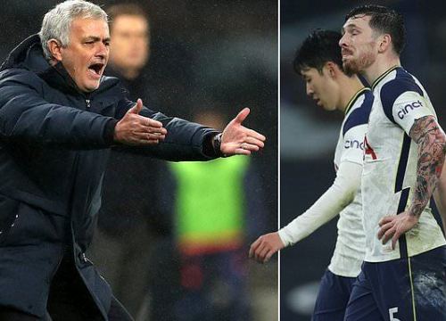 Mourinho nổi cơn tam bành với cầu thủ Tottenham