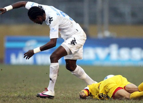 Ngày này năm xưa: Samson và Huy Hoàng tạo nên pha bóng kinh điển ở V-League