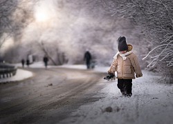 Bà mẹ trẻ có hành động ném con giữa trời tuyết khiến cư dân mạng phẫn nộ, nhưng bất ngờ nhất lại là lời giải thích của bác sĩ