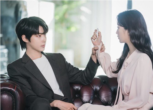 Preview tập 'True Beauty': Trong cùng 1 tập phim, Moon Ga Young liên tiếp được 2 trai đẹp trao nụ hôn?