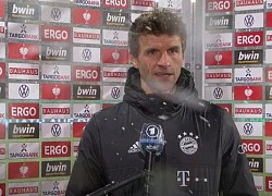 Thomas Muller có hành động khó tin với phóng viên nữ