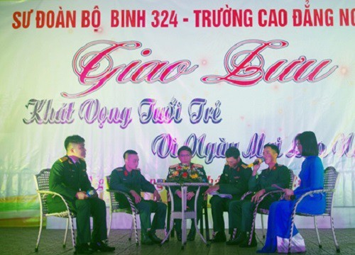 Trưởng thành hơn từ "trường học lớn"