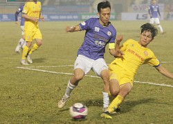 Bốn Quả Bóng Vàng của Hà Nội FC "tắt điện", khốn khổ vì lối đá "chiến binh" của Nam Định