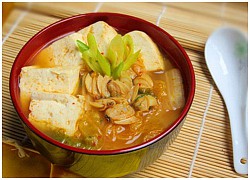 Canh kim chi nấu ngao đậu nóng hổi