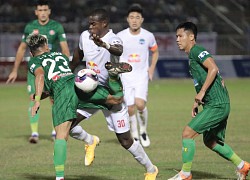 HLV Kiatisuk động viên các học trò sau trận thua Sài Gòn FC