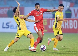 HLV Trương Việt Hoàng cho rằng Viettel thua do vắng thủ lĩnh; Thêm một HLV chê mặt sân ở V.League tệ