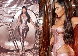 Kim Kardashian mặc jumpsuit hở vòng ba