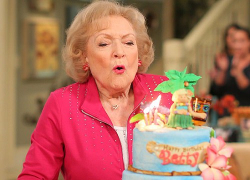 Minh tinh Betty White đón sinh nhật tuổi 99