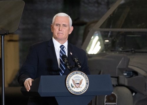 Pence tự hào vì Trump không kéo Mỹ vào cuộc chiến mới