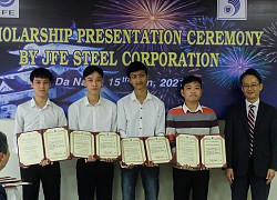 Sinh viên Đại học Đà Nẵng nhận học bổng từ Tập đoàn thép Nhật Bản