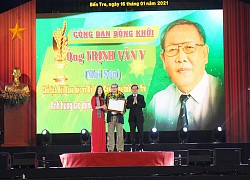 Tôn vinh 8 'Công dân Đồng Khởi', 'Công dân Đồng Khởi danh dự'