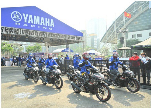 Xếp hàng dài chờ thử xe Yamaha Exciter 155 VVA mới