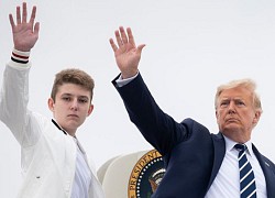 Barron vắng bóng khi Trump rời Nhà Trắng