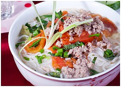 Cách làm món bún thịt nấu chua cho bữa sáng chỉ 15 phút