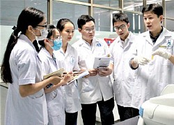 Có nên thưởng tiền cho giảng viên nghiên cứu khoa học?