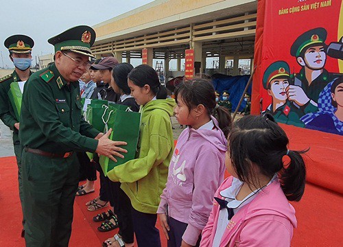 Để mỗi ngư dân, mỗi con tàu ra khơi là một 'cột mốc sống' trên biển