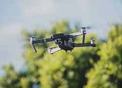 Một người đàn ông đối mặt nguy cơ vào tù và bị phạt 250.000 USD vì đâm drone quay phim vào máy bay cảnh sát