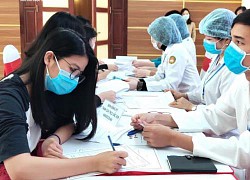 Ngày mai, tiêm vaccine COVID-19 liều thấp nhất cho 17 người còn lại