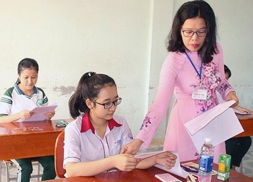 Ra đề thi học sinh giỏi Ngữ văn dung tục, mục đích giáo dục là gì?