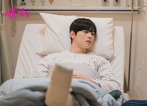 Thiếu Moon Ga Young, Cha Eun Woo liền mạnh bạo "đè" Hwang In Yeop ngay trong tập 11 True Beauty