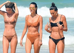 Alessandra Ambrosio diện áo tắm khoe hình thể nóng bỏng trên bãi biển