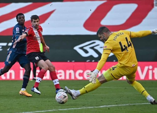 Hậu vệ đá phản lưới nhà, Arsenal bị Southampton loại khỏi FA Cup