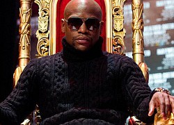 Mayweather phủ nhận chuyện đính hôn với cô nàng vũ nữ kém 14 tuổi: Tất cả chỉ là giả dối