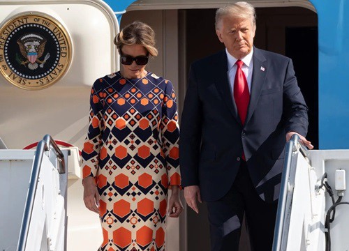 Melania Trump thay váy Gucci 3700 USD sau outfit 'đen toàn tập'