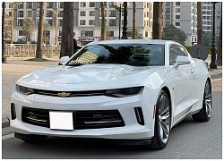 Nhà đông con, 'dân chơi' đành lòng chia tay Chevrolet Camaro RS mới chạy 16.000km để tậu xe phục vụ gia đình