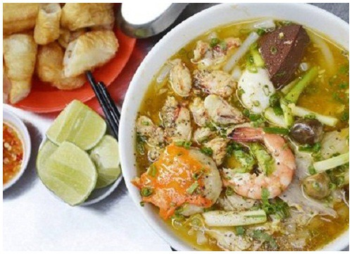 Quán bánh canh cua 40 năm hút thực khách ở Sài Gòn