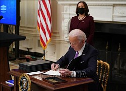 Tổng thống Joe Biden ký 2 sắc lệnh cứu trợ kinh tế