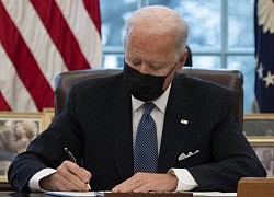 Biden bỏ lệnh cấm với người chuyển giới của Trump