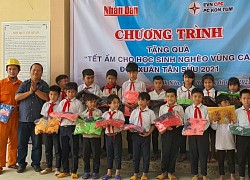 Hơn 200 áo ấm cho học sinh dân tộc thiểu số nghèo vùng cao đón Tết