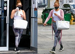 Jennifer Lopez diện áo croptop và quần legging khỏe khoắn đi tập gym dịp cuối tuần