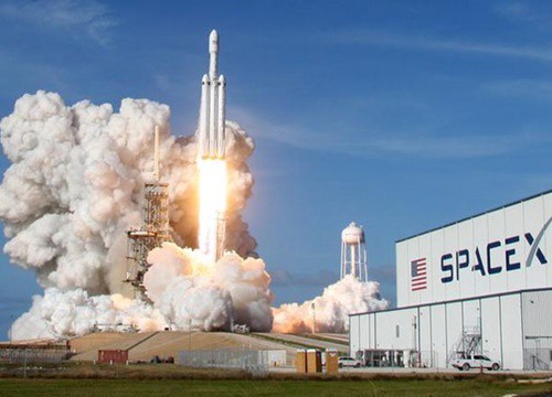 SpaceX phóng số lượng vệ tinh kỷ lục