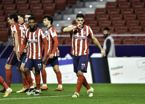 Suarez bay cao, Atletico cô đơn trên đỉnh bảng