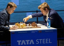 Vua cờ Carlsen thua kỳ thủ 18 tuổi