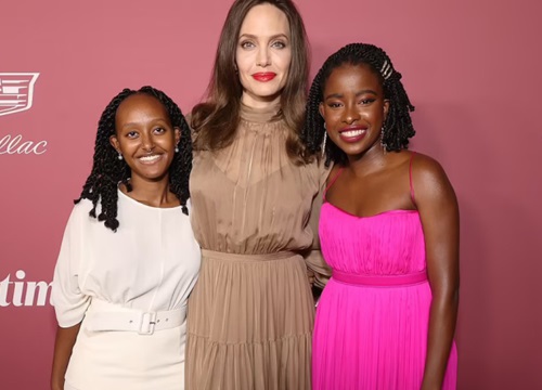 Angelina Jolie cùng con gái dự thảm đỏ