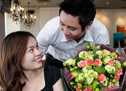 Đêm muộn dẫn cô đồng nghiệp ngây thơ về chơi, nhìn mâm cơm vợ để lại tôi vội vàng "tiễn"