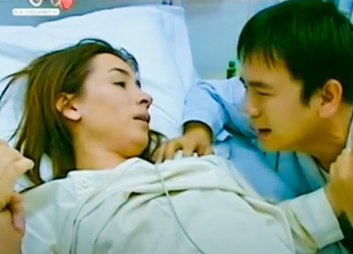 Khán giả khóc hết nước mắt với hình ảnh Phi Nhung nằm trên giường bệnh trong MV: "Cuộc sống quá vô thường"